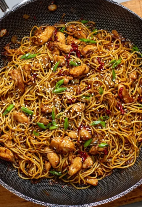 General Tso Chicken Chow Mein