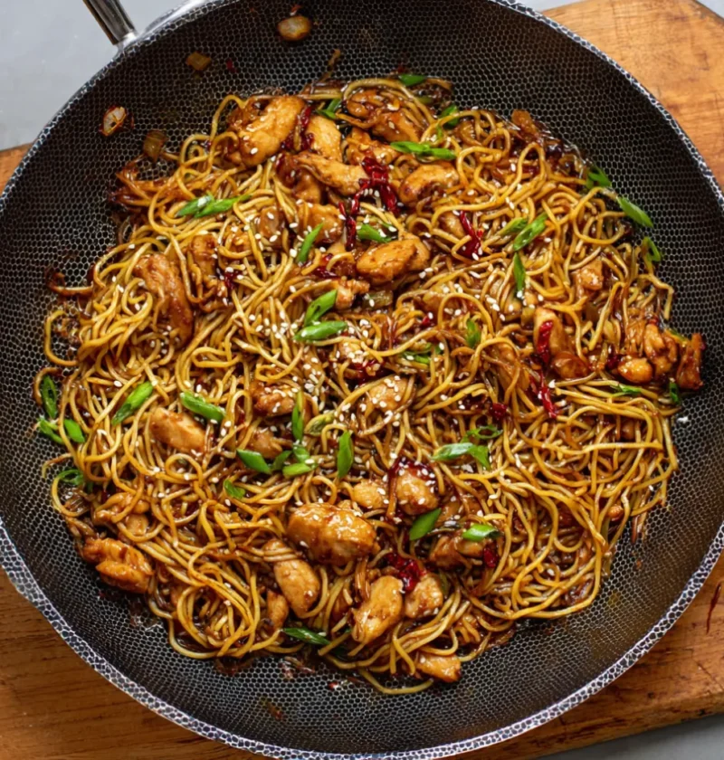 General Tso Chicken Chow Mein