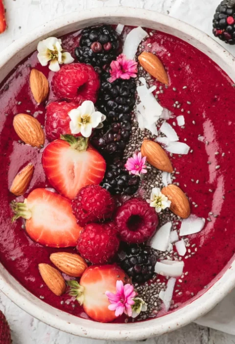berry smoothie bowl