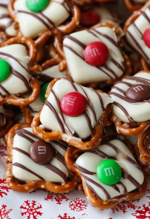 Christmas Pretzel Hugs