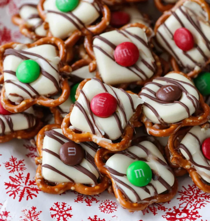 Christmas Pretzel Hugs