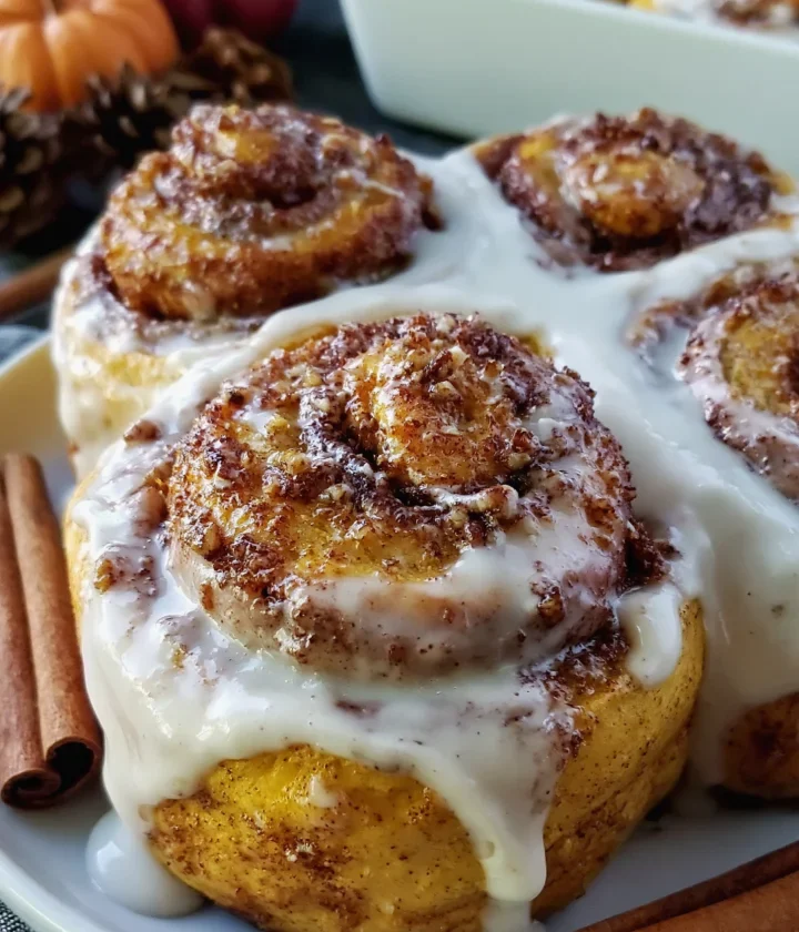 perfect pumpkin cinnamon rolls