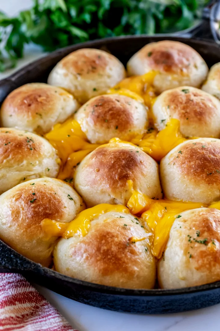 Cheese-St￭ Pull Apart Rolls